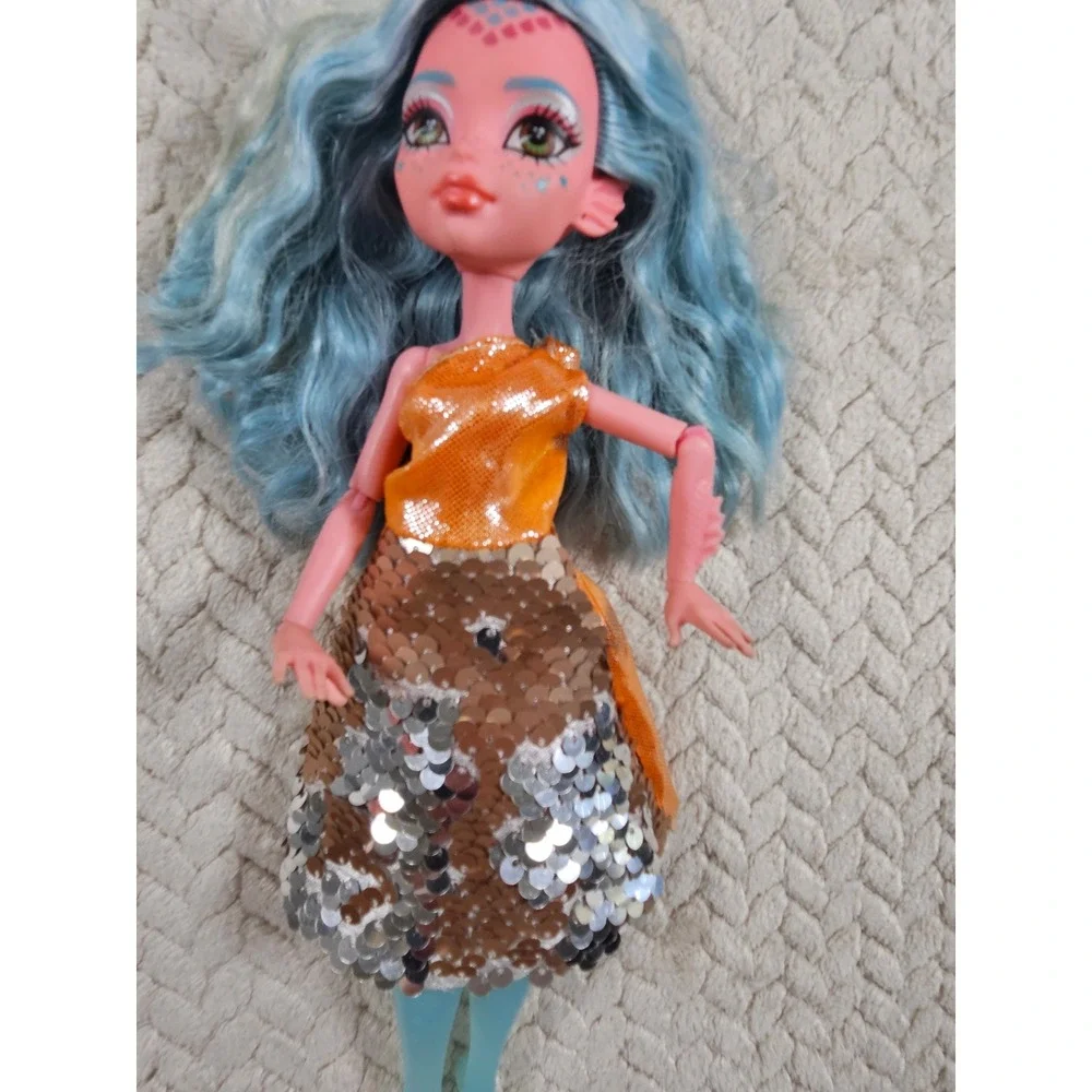 Monster High Lagoona Blue G3 Day Out Doll Pink Skin Blue Hair HHK52 Mattel 2022